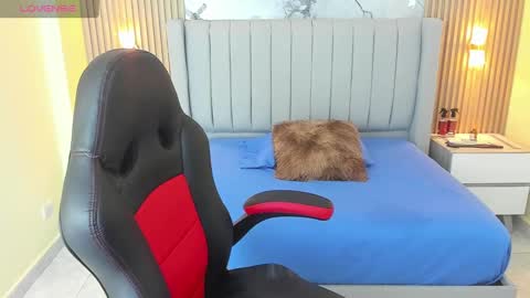 Snapshot of zoe_foster4 chatting on 18, 11, 2025 ZOE online show from 18, 11, 2025