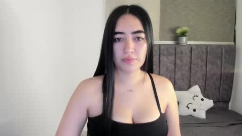 zoe_jones7 online show from 5, 12, 2025