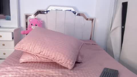 Snapshot of zoe_kravitx chatting on 25, 9, 2025 CAMILA online show from 25, 9, 2025