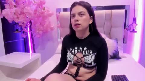 Snapshot of zoe_le chatting on 18, 11, 2025 Zoe online show from 18, 11, 2025