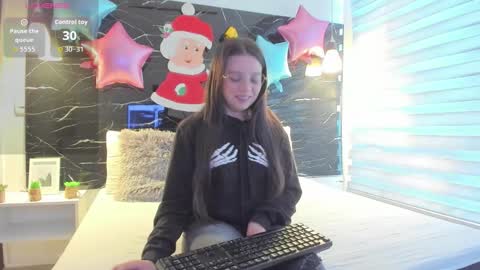 Snapshot of zoe_le chatting on 3, 12, 2025 Zoe online show from 3, 12, 2025