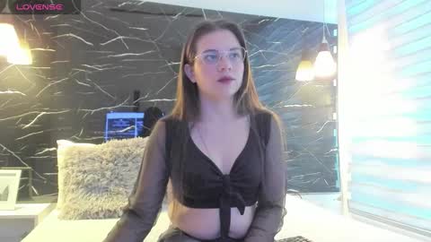 Snapshot of zoe_le chatting on 7, 1, 2026 Zoe online show from 7, 1, 2026