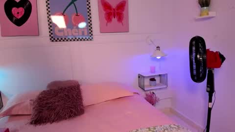 Snapshot of zoe_lynch_ chatting on 15, 12, 2025 Zoe Lynch online show from 15, 12, 2025