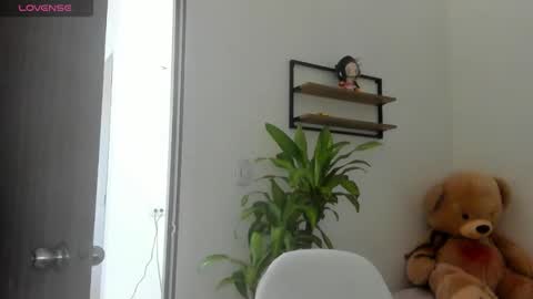 Snapshot of zoe_maddison19 chatting on 17, 12, 2025 zoe_maddison19 online show from 17, 12, 2025