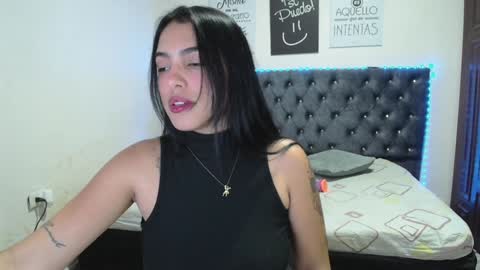 Snapshot of zoe_medina chatting on 3, 1, 2025 online show from 3, 1, 2025