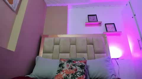 zoe_moreau online show from 19, 12, 2025