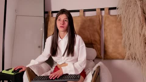 Zoe Olsen online show from 25, 12, 2024