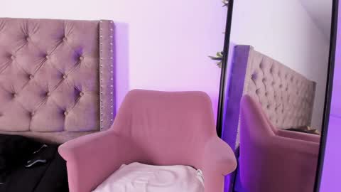 Zoe Olsen online show from 11, 1, 2025