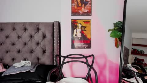 Zoe Olsen online show from 14, 1, 2025