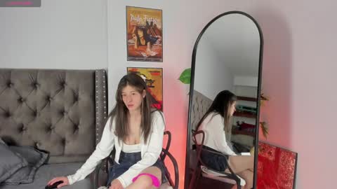 Zoe Olsen online show from 1, 2, 2025