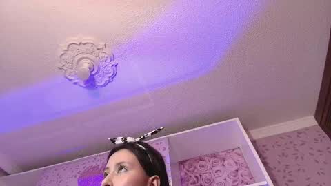 Snapshot of zoe_pettite_ chatting on 4, 3, 2025 zoe_pettite_ online show from 4, 3, 2025