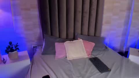 zoe_rousee_ online show from 6, 8, 2026