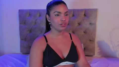 Snapshot of zoe_roux210949 chatting on 3, 12, 2025 Zoe online show from 3, 12, 2025