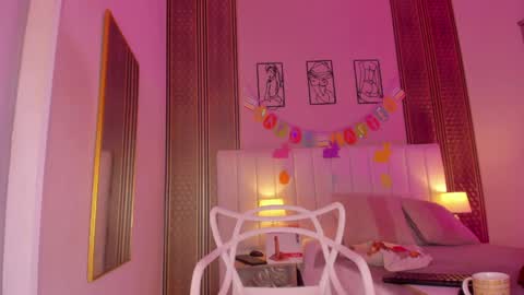 Hi guys i am Zoe  online show from 5, 4, 2026