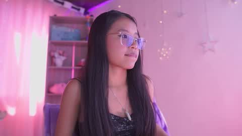 Snapshot of zoe_skyler chatting on 8, 9, 2025 Zoe  online show from 8, 9, 2025