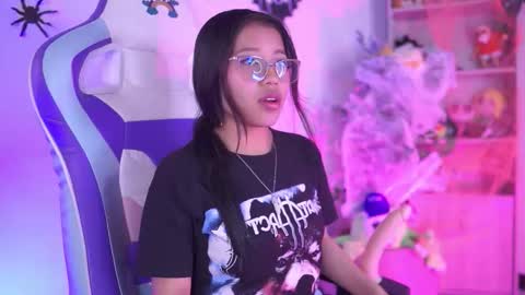 Snapshot of zoe_skyler chatting on 21, 10, 2025 Zoe  online show from 21, 10, 2025