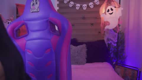 Snapshot of zoe_skyler chatting on 23, 10, 2025 Zoe  online show from 23, 10, 2025