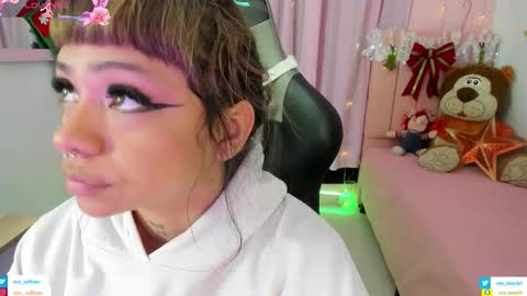 zoe_sullivan_ online show from 19, 11, 2025