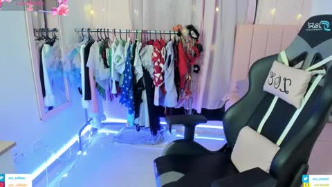 zoe_sullivan_ online show from 2, 2, 2026