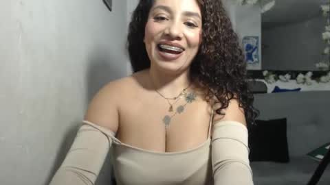 Snapshot of zoe_tai chatting on 5, 12, 2025 zoe tai online show from 5, 12, 2025