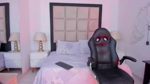 Zoecarrter online show from 2, 10, 2025