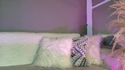 Snapshot of zoee_8 chatting on 9, 7, 2026 ZOE online show from 9, 7, 2026