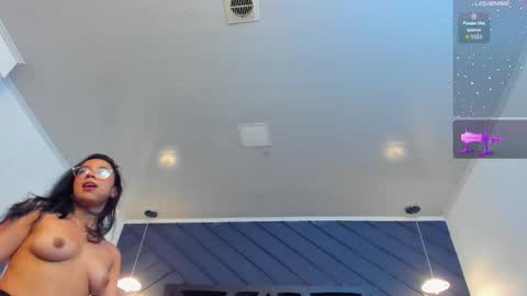 Snapshot of zoee_martins_ chatting on 1, 10, 2025 Zoe 3 online show from 1, 10, 2025