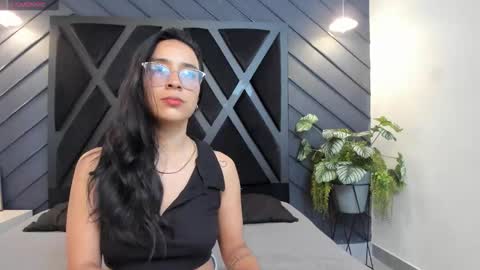 Snapshot of zoee_martins_ chatting on 5, 10, 2025 Zoe 3 online show from 5, 10, 2025