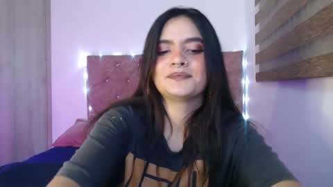 Snapshot of zoee_t chatting on 4, 2, 2026 Zoee online show from 4, 2, 2026