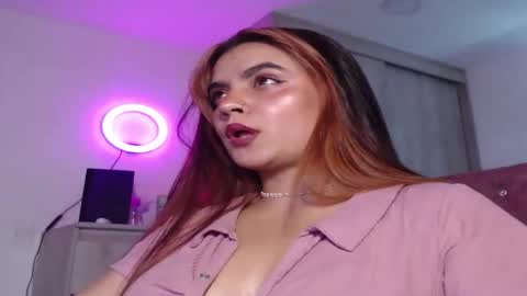 Snapshot of zoee_t chatting on 5, 6, 2026 Zoee online show from 5, 6, 2026
