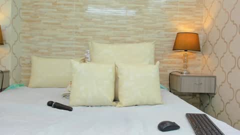 ZoeeSmitth online show from 16, 12, 2024