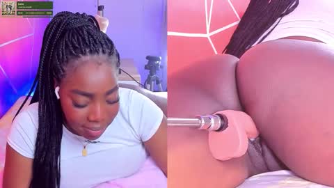 Snapshot of zoeethompson_cm chatting on 19, 11, 2025 online show from 19, 11, 2025