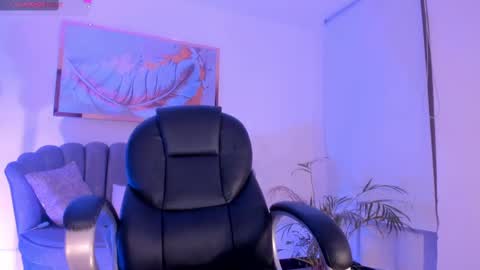 Zoe Presley  online show from 10, 10, 2025