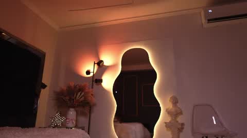 zoevidal_ online show from 9, 6, 2026