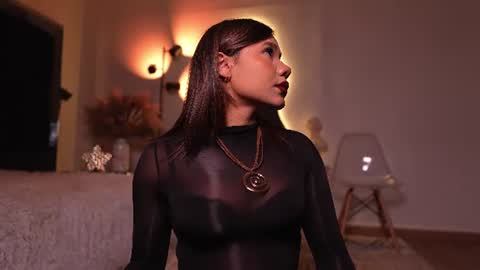 zoevidal_ online show from 17, 6, 2026