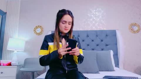 ZoeWilliis online show from 19, 6, 2026