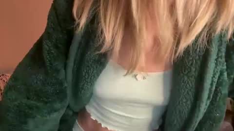 Zoeydanner online show from 6, 2, 2026