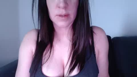 Snapshot of zoibee chatting on 12, 2, 2025 zoibee online show from 12, 2, 2025