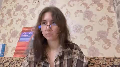 Snapshot of zoraidamorini chatting on 17, 11, 2025 Hello My name is Lia im new model here and welcome to little world online show from 17, 11, 2025