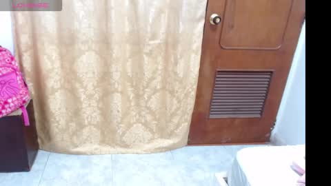 Snapshot of zury_ferrari chatting on 10, 10, 2025 zury_ferrari online show from 10, 10, 2025