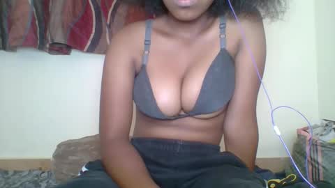 zyraelle_01 online show from 25, 4, 2026