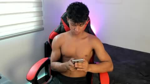 zyzz_1812 online show from 4, 6, 2026