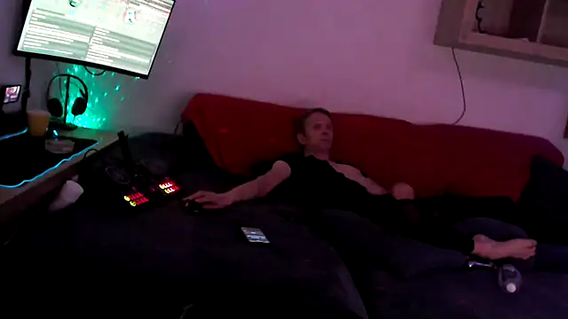 Snapshot of davidgntxxxxx chatting on 2, 11, 2025 davidgntxxxxx online show from 2, 11, 2025