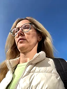 Snapshot of angelmommu chatting on 3, 11, 2025 angelmommu online show from 3, 11, 2025