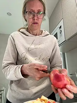 Snapshot of angelmommu chatting on 11, 3, 2026 angelmommu online show from 11, 3, 2026