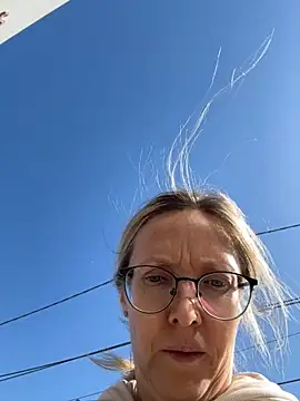 Snapshot of angelmommu chatting on 12, 3, 2026 angelmommu online show from 12, 3, 2026