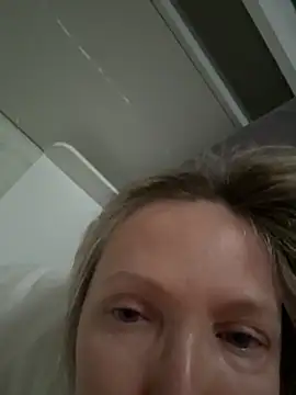 Snapshot of angelmommu chatting on 28, 3, 2026 angelmommu online show from 28, 3, 2026