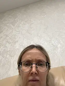 Snapshot of angelmommu chatting on 7, 4, 2026 angelmommu online show from 7, 4, 2026