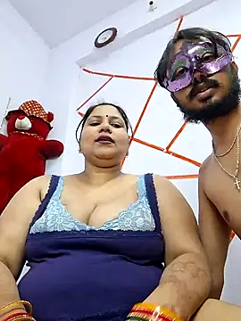 Snapshot of MOM-SUN-COUPLE chatting on 6, 2, 2025 MOM-SUN-COUPLE online show from 6, 2, 2025