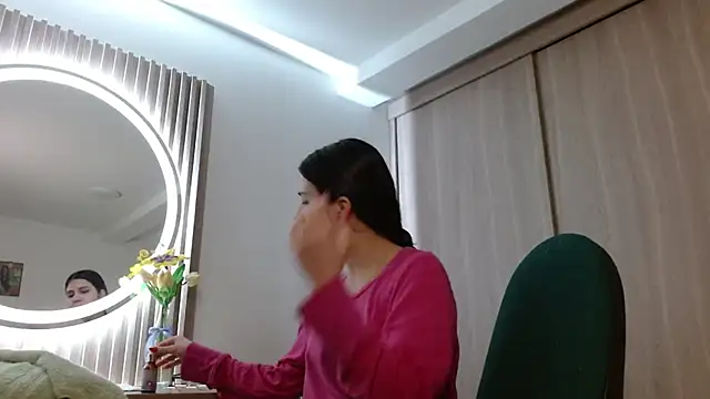 Snapshot of mia__lopez_ chatting on 2, 12, 2025 mia lopez online show from 2, 12, 2025